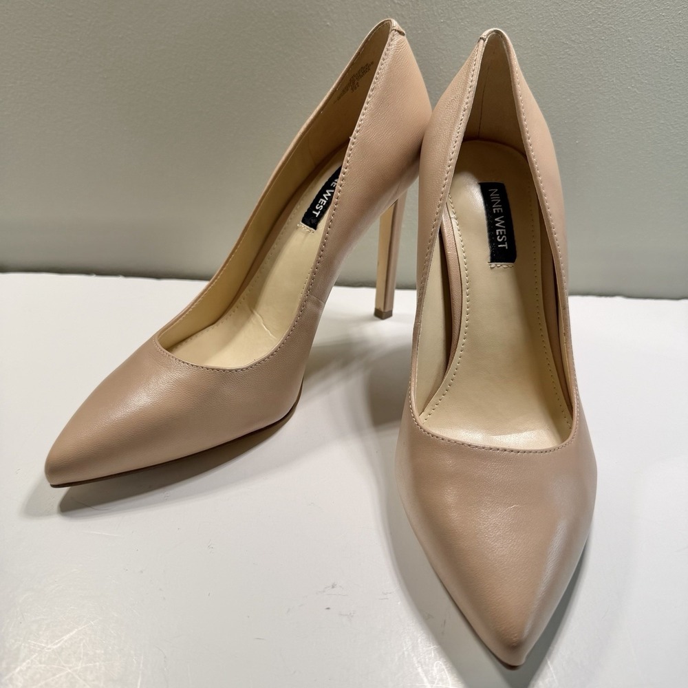 Nine West Women's Nude Leather Pumps 8 Pointed Toe Classic - Picture 2 of 9